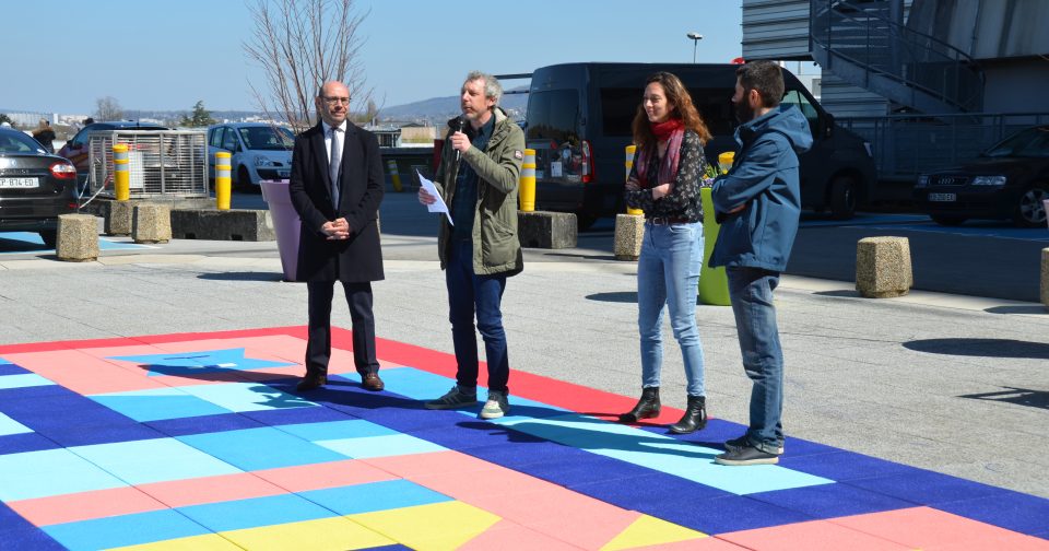 Au Chu De Besan On Des Patients Peuvent Jouer Sur Une Fresque G Ante