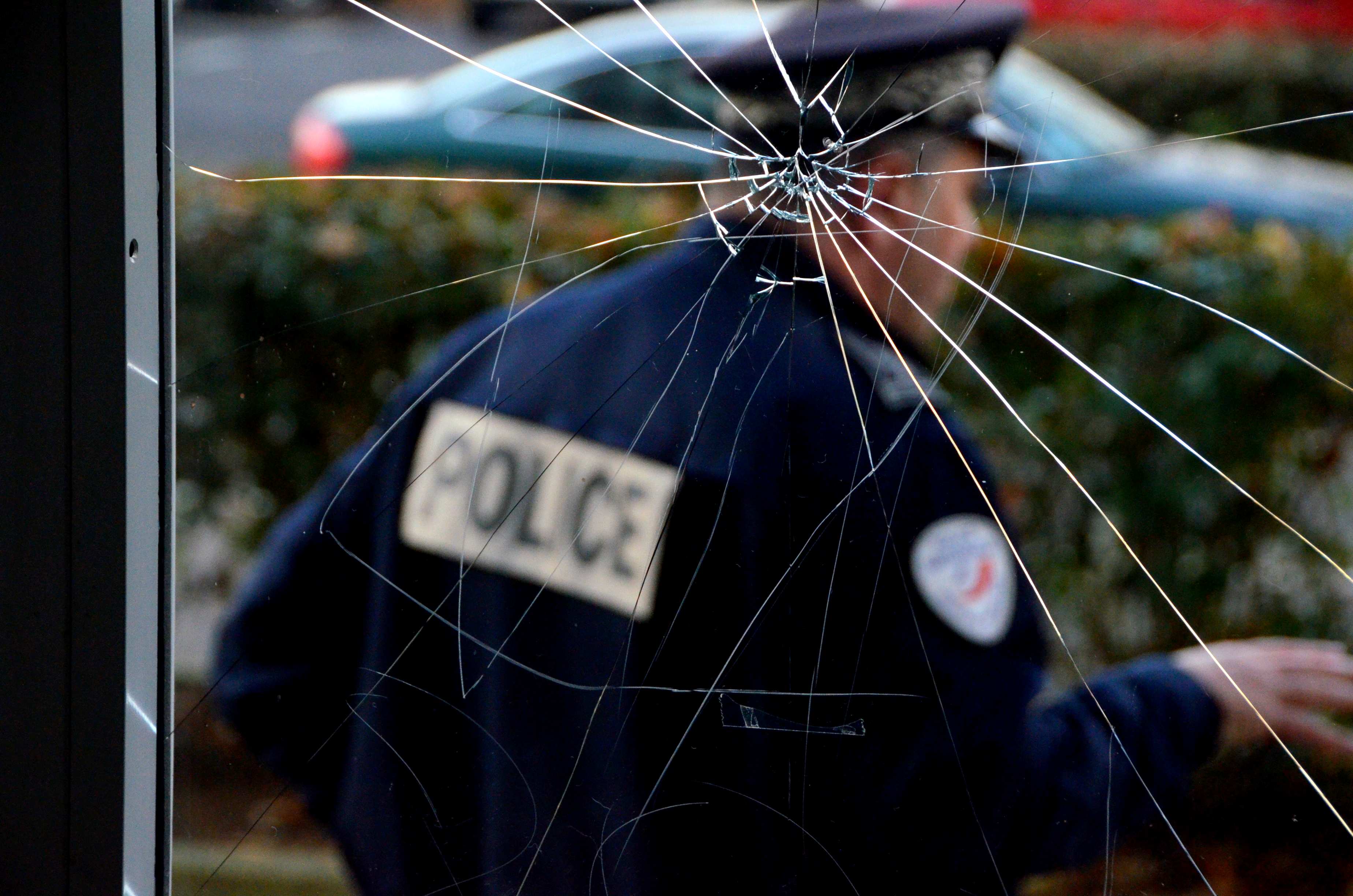 Essonne : les tirs de mortiers d'artifice, la nouvelle arme des quartiers  contre les forces de l'ordre - Le Parisien