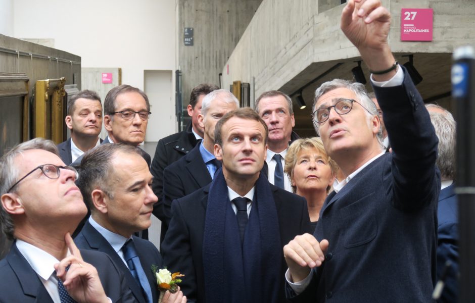 Besançon Emmanuel Macron coupe le ruban inaugural du nouveau Musée des  Beaux Arts et d'Archéologie - Vidéo Dailymotion