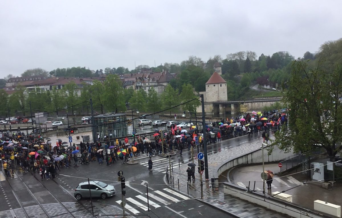 Entre 1000 et 1300 manifestants dans les rues de Besançon ce 1er mai 2021 © Alerte témoin - Chantal R