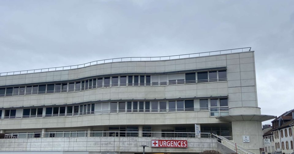 En tension, l’hôpital de Pontarlier lance un appel à la population