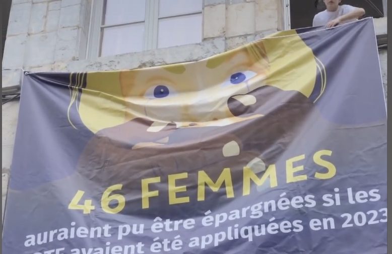 Pancartes et affiche anti-migrants : ”Le moment est grave pour toutes ...