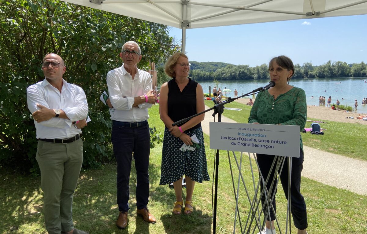 Ludovic Fagaut, vice-président du Département du Doubs, Patrick Ayache, vice-président en charge du tourisme de la Région Bourgogne Franche-Comté, Anne Olszak, maire d'Osselle-Routelle, et Anne Vignot, présidente de Grand Besançon Métropole © Alexane Alfaro