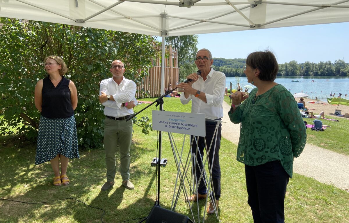 Anne Olszak, maire d'Osselle-Routelle, Ludovic Fagaut, vice-président du Département du Doubs, Patrick Ayache, vice-président en charge du tourisme de la Région Bourgogne Franche-Comté et Anne Vignot, présidente de Grand Besançon Métropole. © Alexane Alfaro