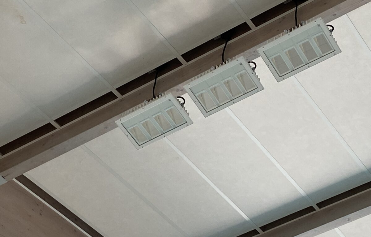 Tous les luminaires de la piscine ont été changés pour un passage en leds.  © Élodie R.