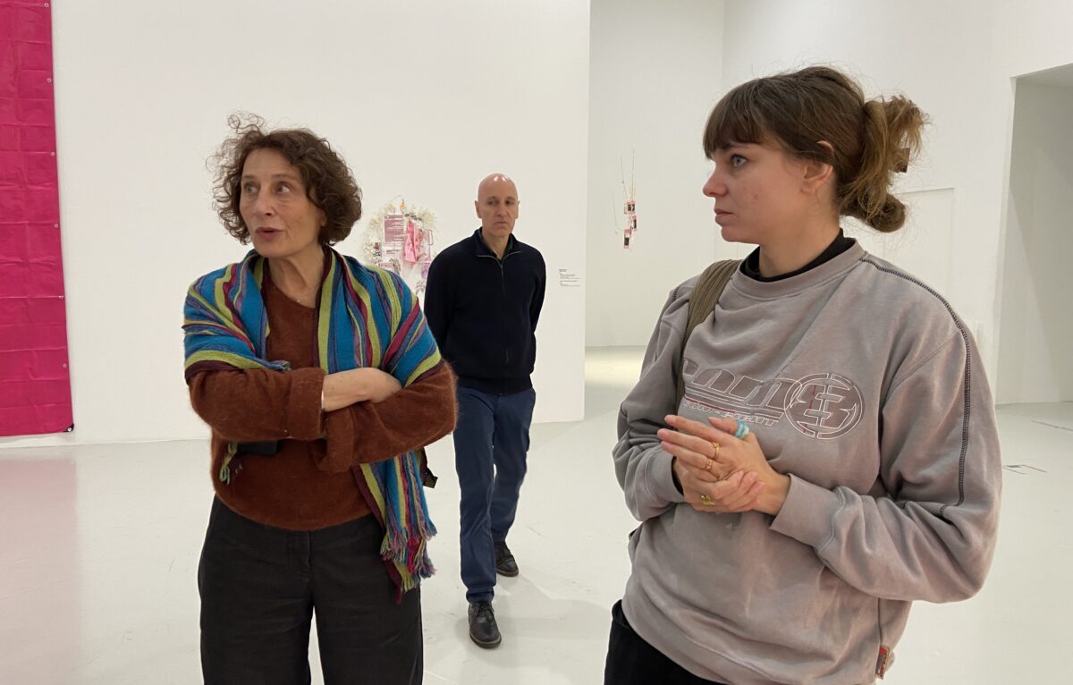 Sylvie Zavatta, directrice du Frac, Mathieu Ducoudray, directeur de l'Isba et Mégane Brauer, artiste. © Alexane Alfaro