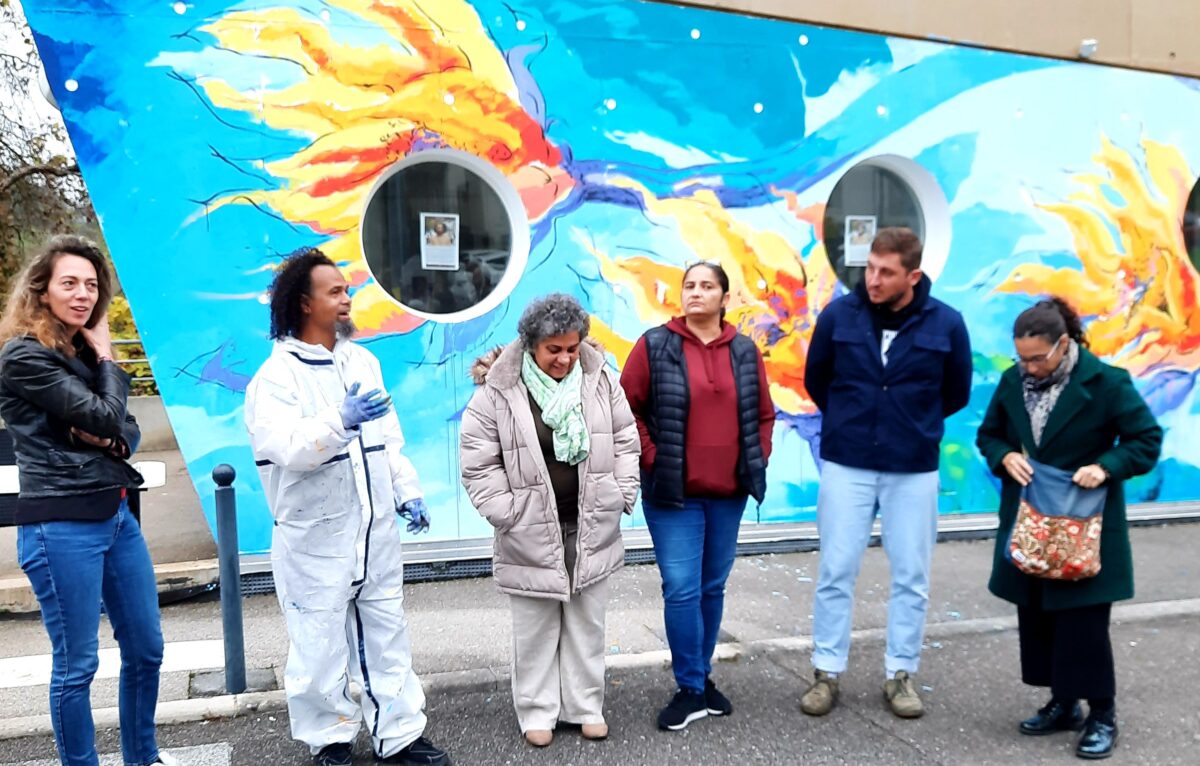 Le collectif avec Santiago Hermès et Maria et les représentants de la MJC (Saliha Merah), du PCF (Matthieu Guinebert, Aline Chassagne) © DR