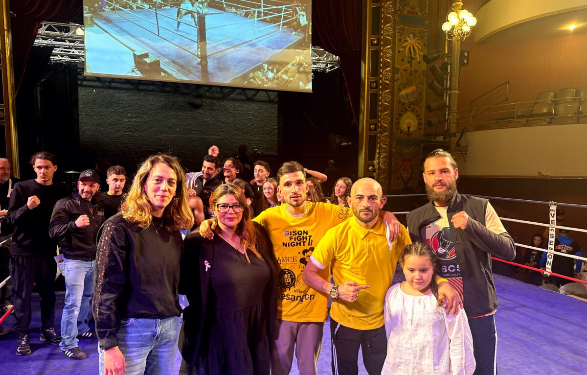 Aline Chassagne et l’équipe de la MJC avec sa présidente, et Josua Donas à l’origine du projet. © DR