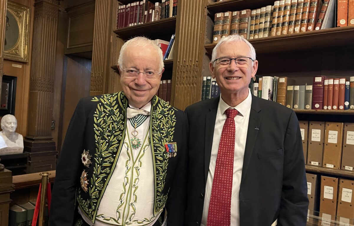 Jean-Pierre Pitte, coprésident du jury et Jean-Marc Thérouanne, lauréat. © crédit photo libre de droit