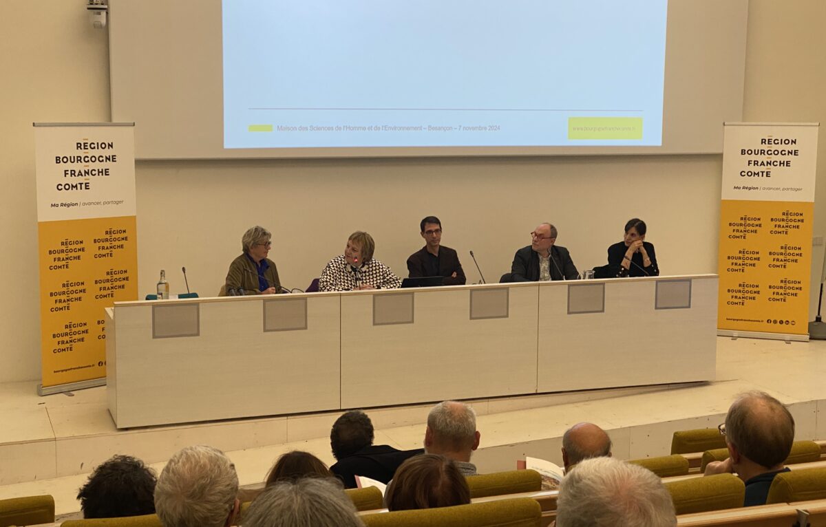 (De gauche à droite) Marie-Guite Dufay, présidente de la région Bourgogne Franche-Comté, Macha Woronoff, présidente de l’université de Franche-Comté, Vincent Bourdeau, directeur adjoint de la MSHE Besançon, Hervé Marchal, directeur de la MSH Dijon et Stéphanie Grayot-Dirx, directrice adjointe de la MSH Dijon. © Alexane Alfaro