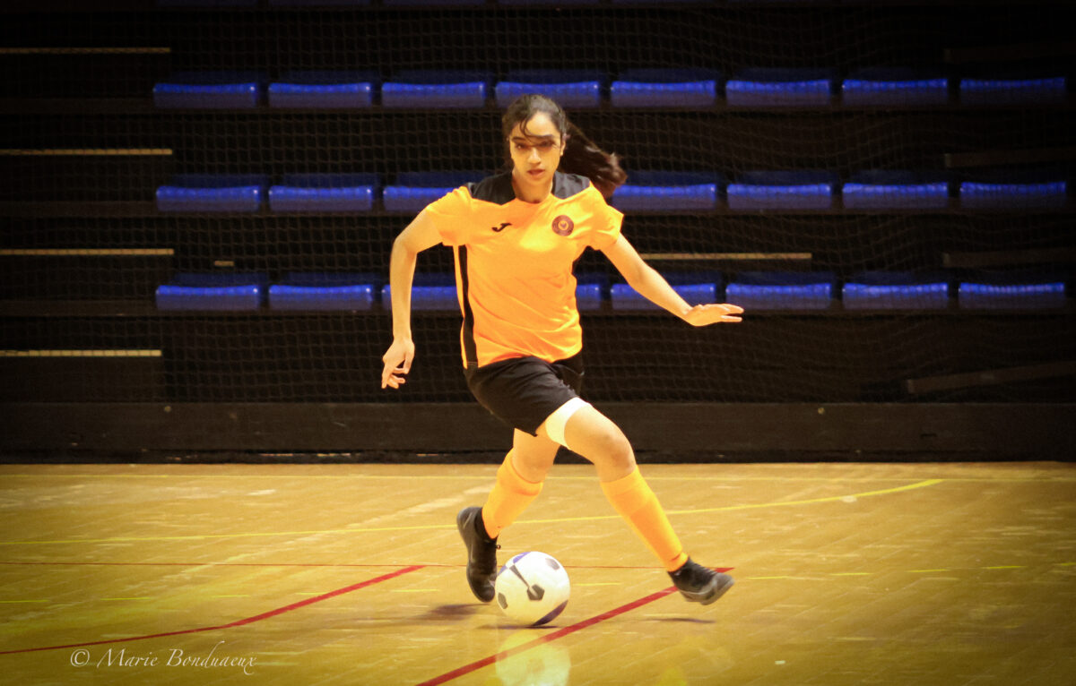 Jasmine Demraoui, joueuse du Besançon AC' et Internationale marocaine.
 © Marie Bonduaeux pour le Besançon académie Futsal