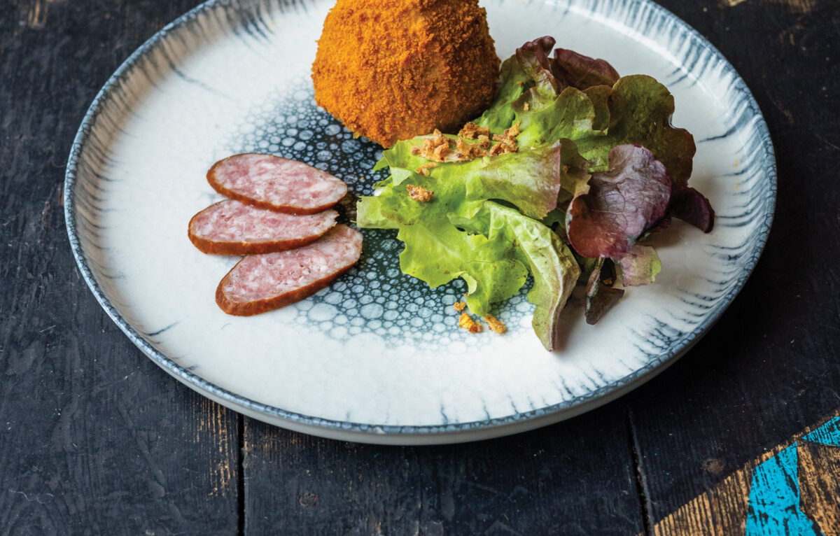 Arancini à la saucisse de Montbéliard et au comté du chef Robin Vuillemenot à Besançon © Laure B Photographie